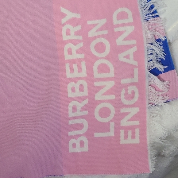 Burberry Love Scarf Authentic NWT - Picture 7 of 9
